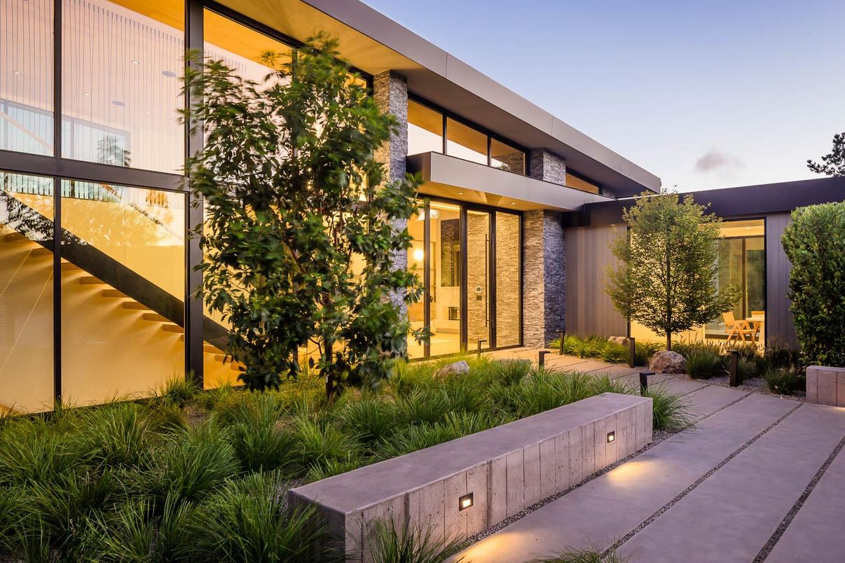 Exterior, Facade, Modern