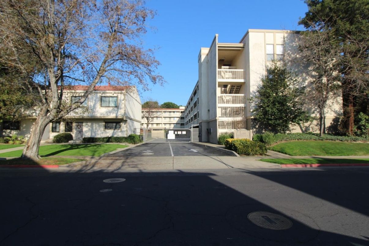 Exterior, Facade, Condo Building