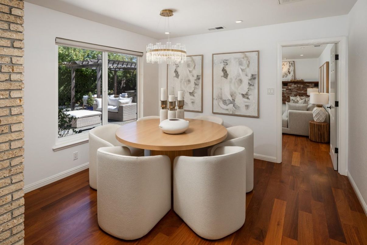 Chandelier, Dining room, Interior, Recessed Lighting, Wood Texture Flooring