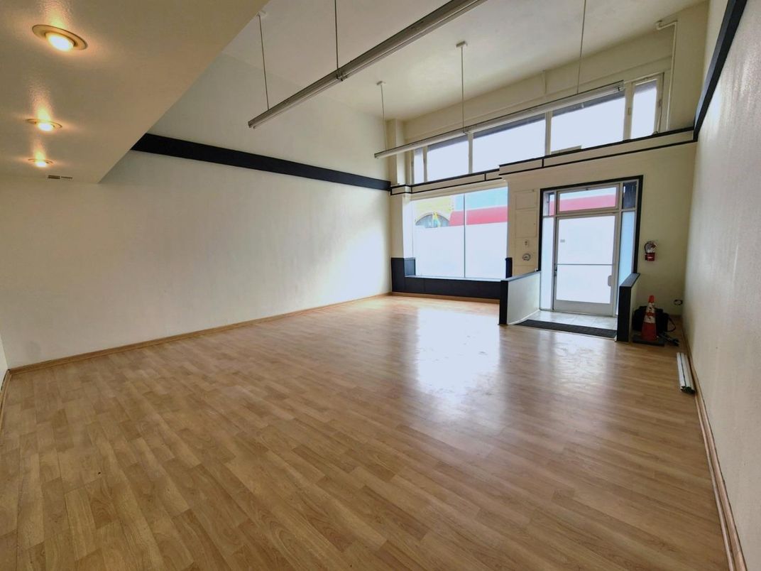 Interior, Pendant Lights, Wood Texture Flooring