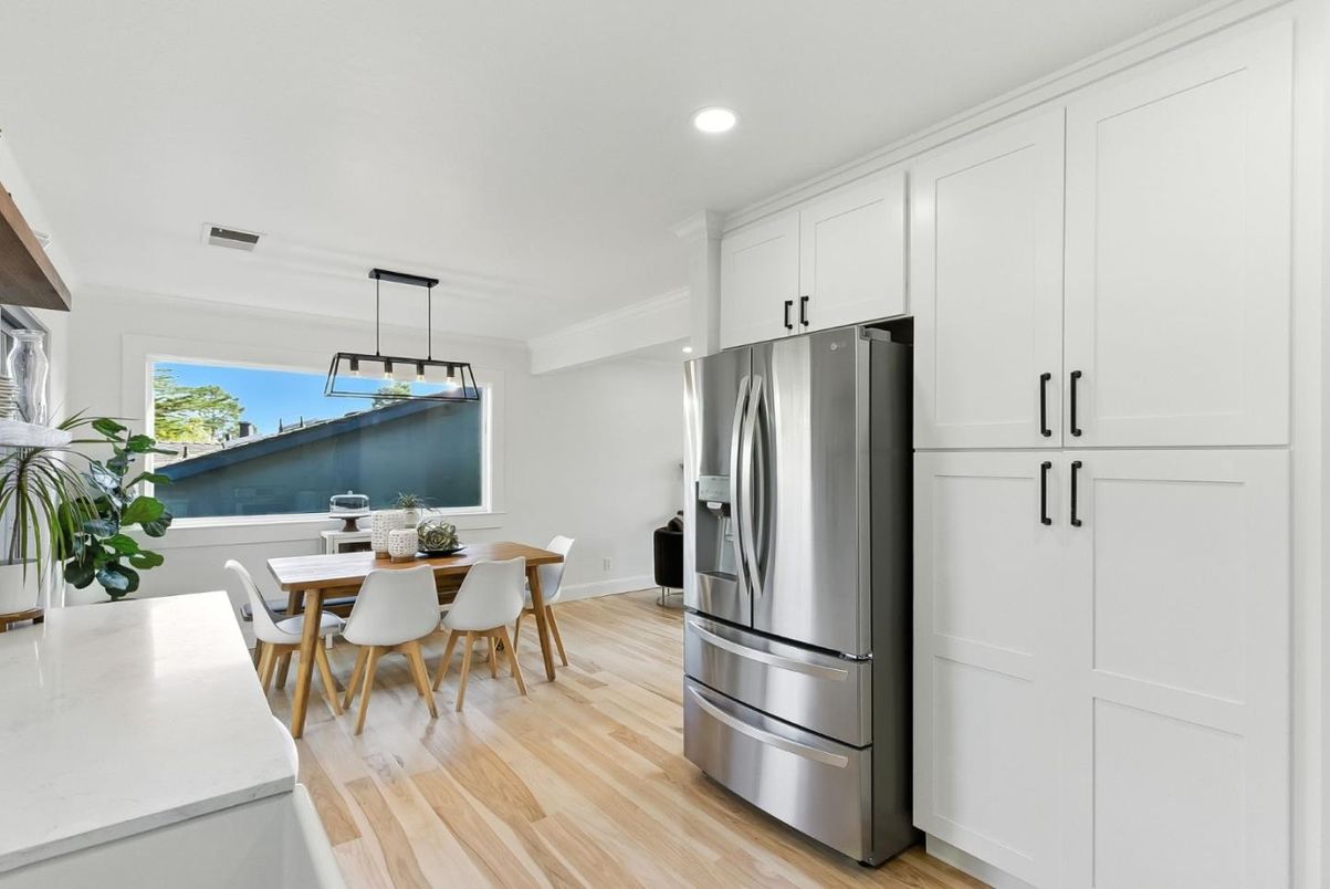 Dining room, Interior, Kitchen, Pendant Lights, Recessed Lighting, Wood Texture Flooring
