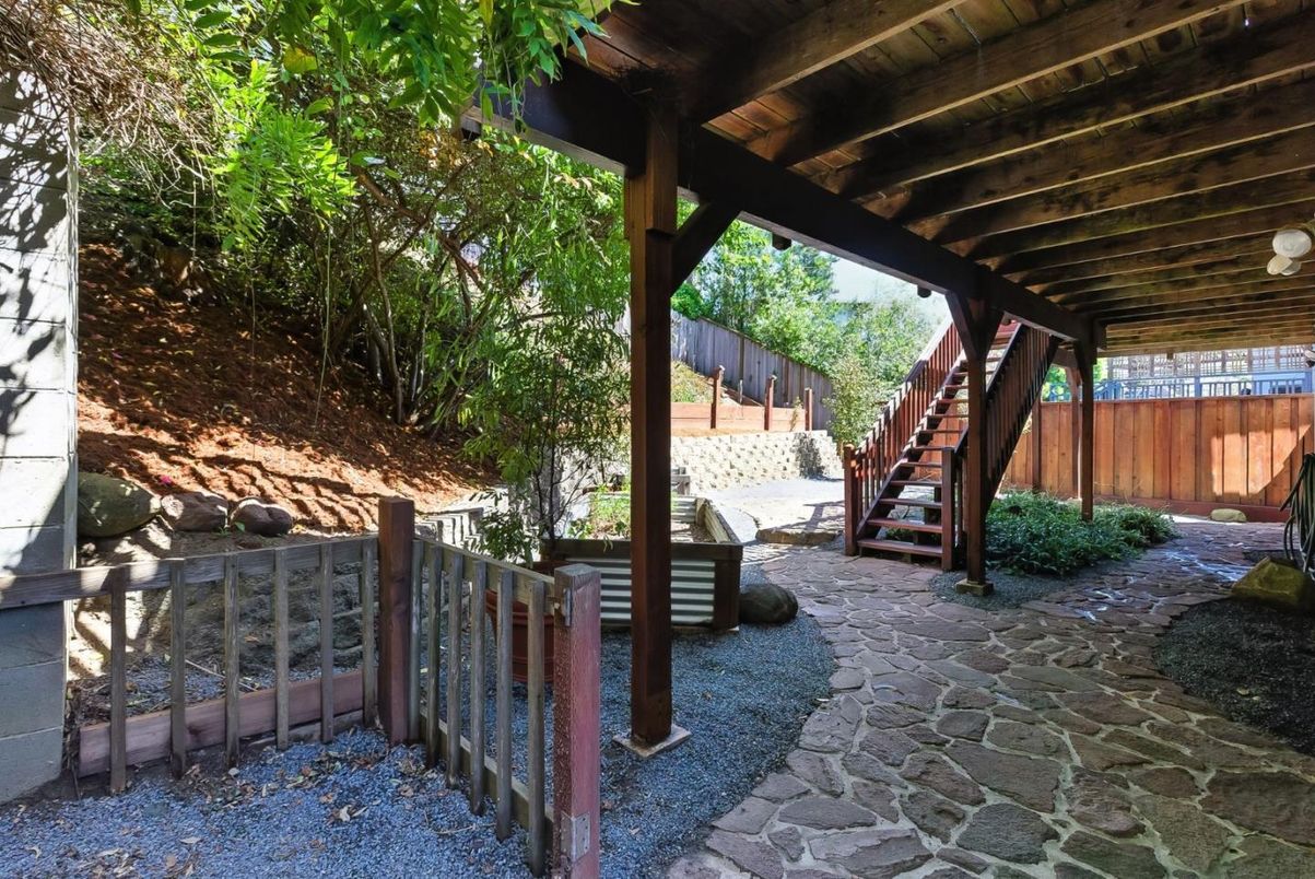 Backyard, Exterior
