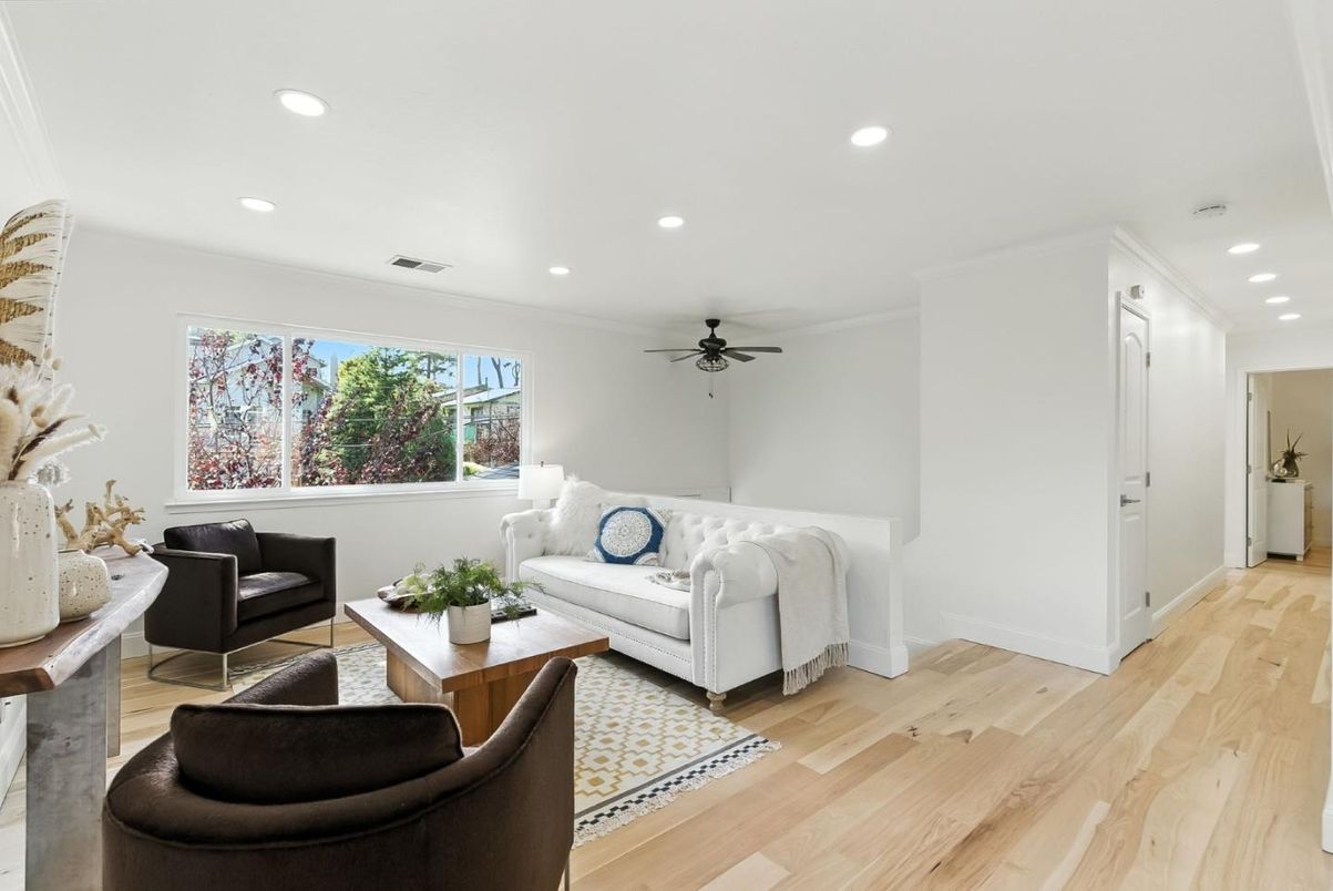Interior, Living room, Recessed Lighting, Wood Texture Flooring