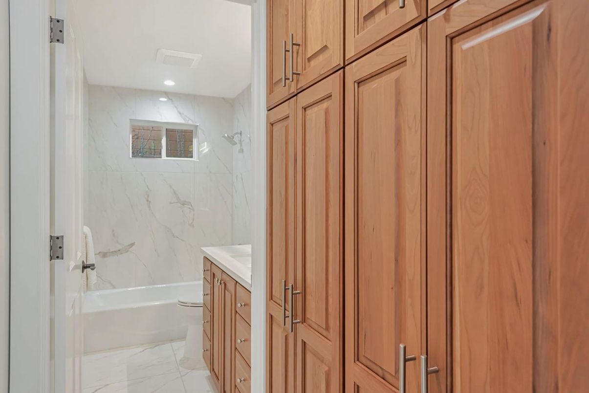 Bathroom, Interior, Marble, Marble Walls, Recessed Lighting