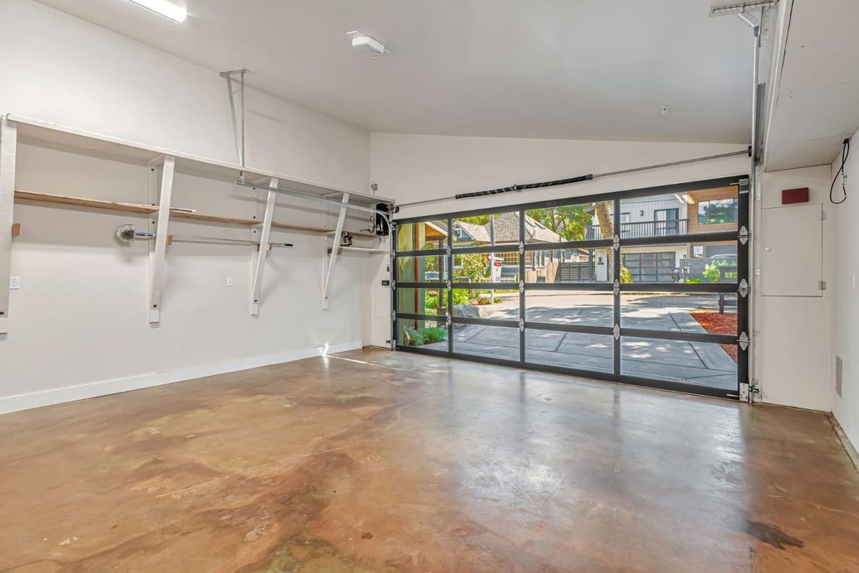 Garage, Interior