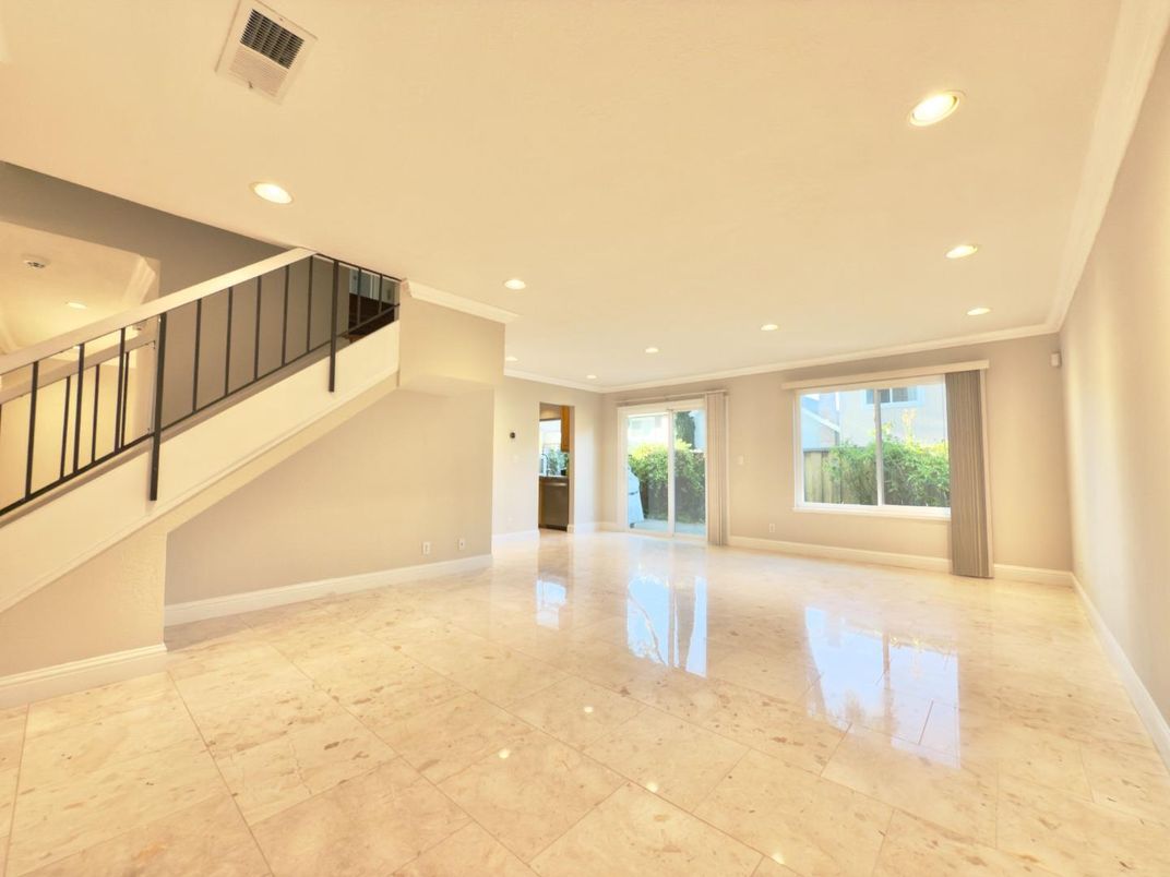 Empty room, Interior, Recessed Lighting