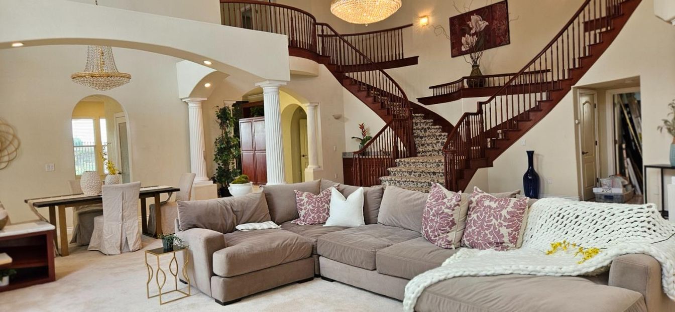 Chandelier, Dining room, Interior, Living room, Recessed Lighting