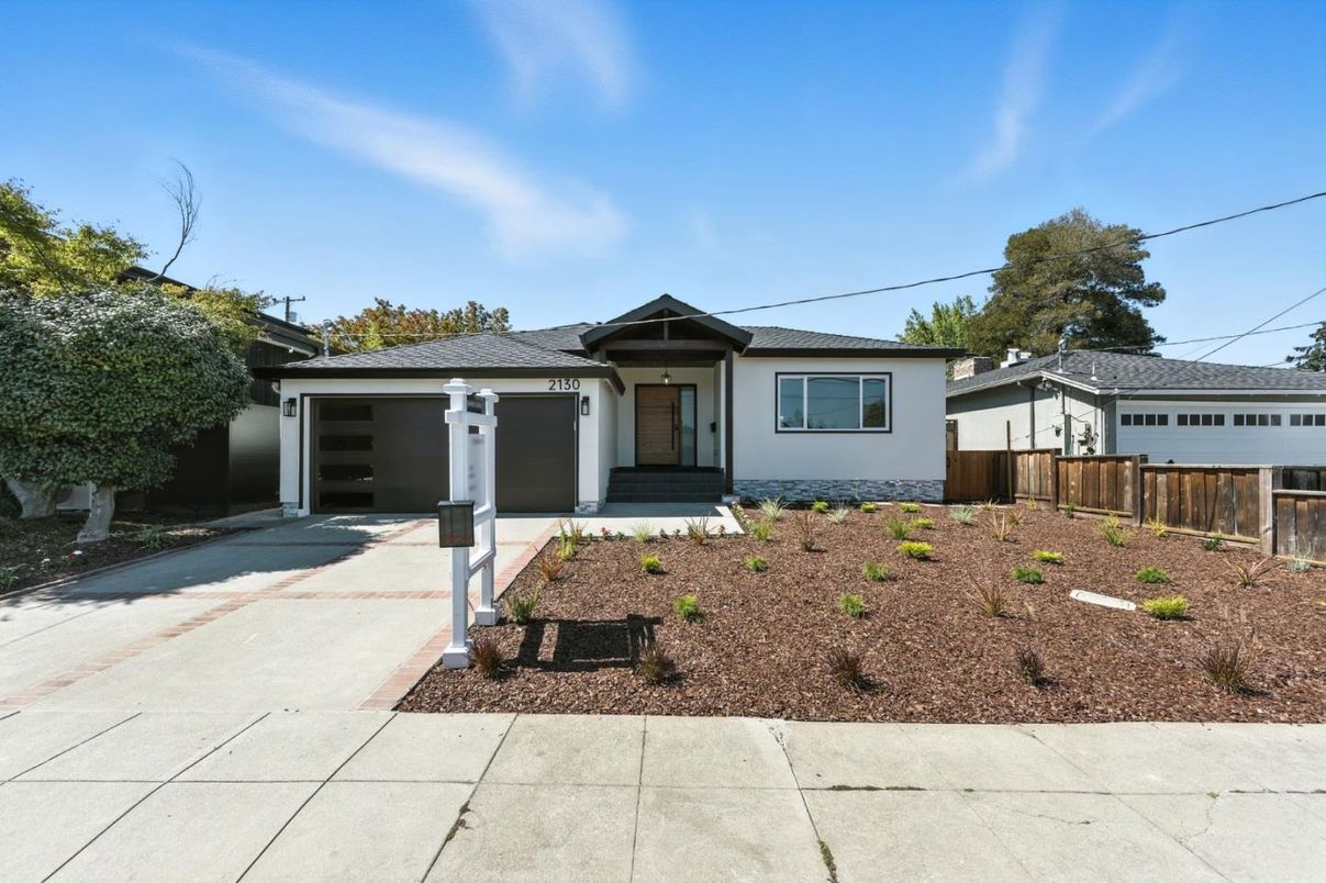 Attached, Exterior, Facade, Ranch