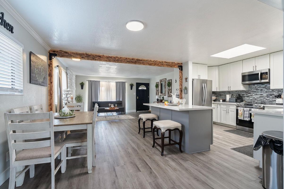 Dining room, Interior, Kitchen, Stainless Steel Appliances, Wood Texture Flooring