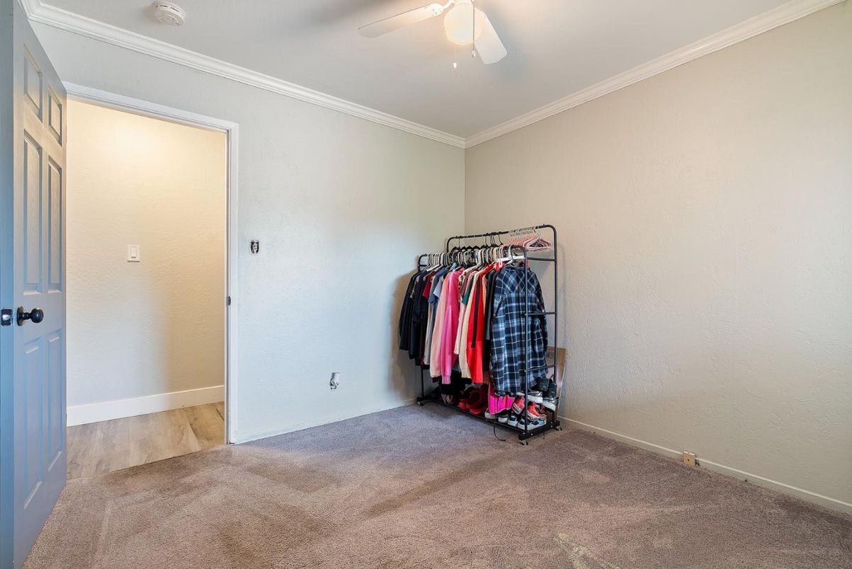Empty room, Interior, Walk-in Closets