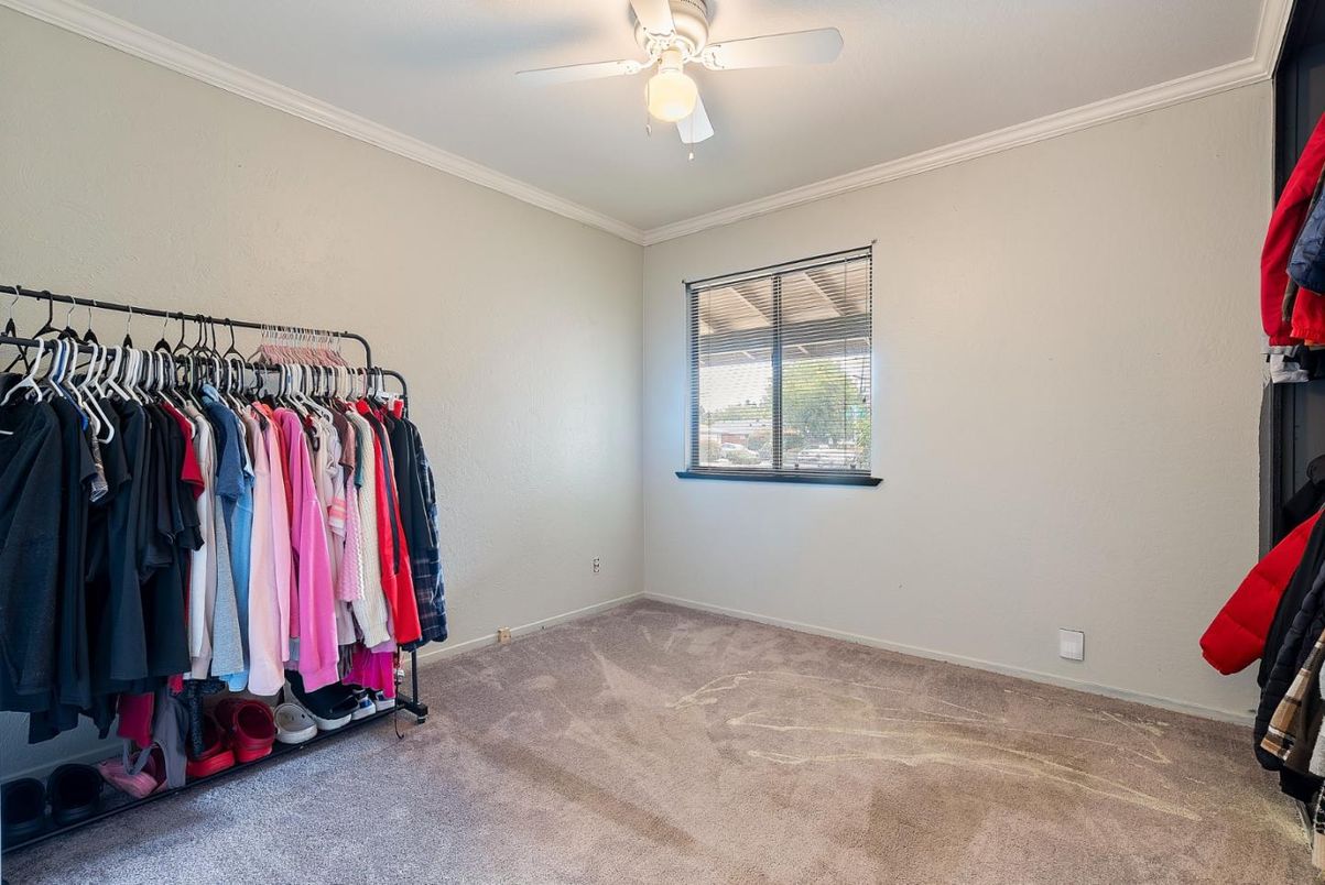 Empty room, Interior, Walk-in Closets