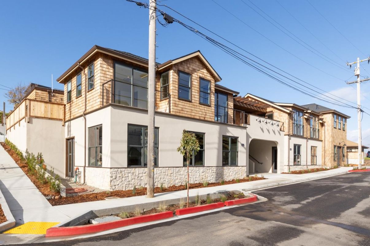 Exterior, Facade, Modern