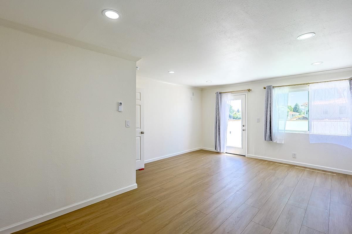 Empty room, Interior, Recessed Lighting, Wood Texture Flooring