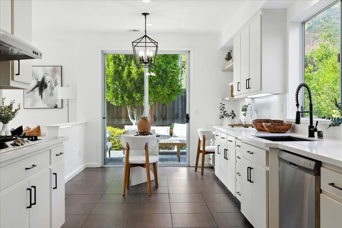 Dining room, Interior, Kitchen, Pendant Lights, Stainless Steel Appliances