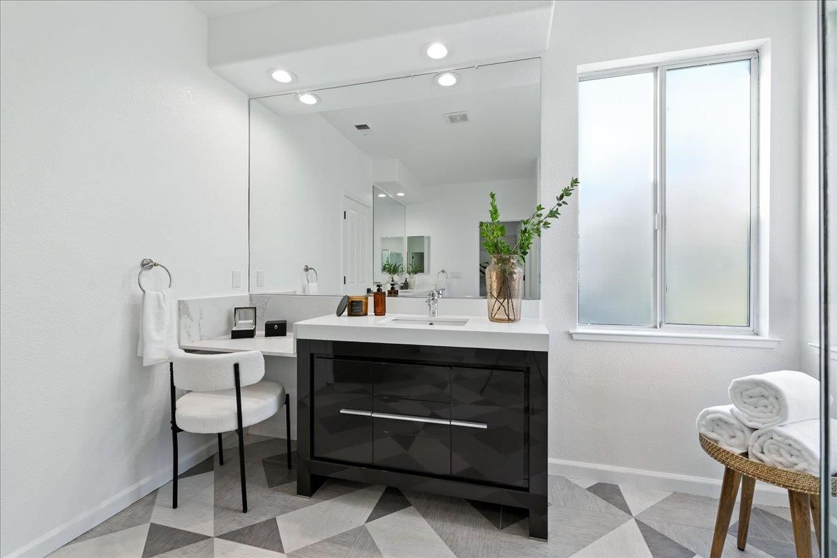 Bathroom, Interior, Recessed Lighting