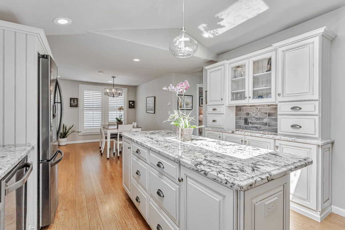 Dining room, Interior, Kitchen, Pendant Lights, Recessed Lighting, Stainless Steel Appliances, Wood Texture Flooring