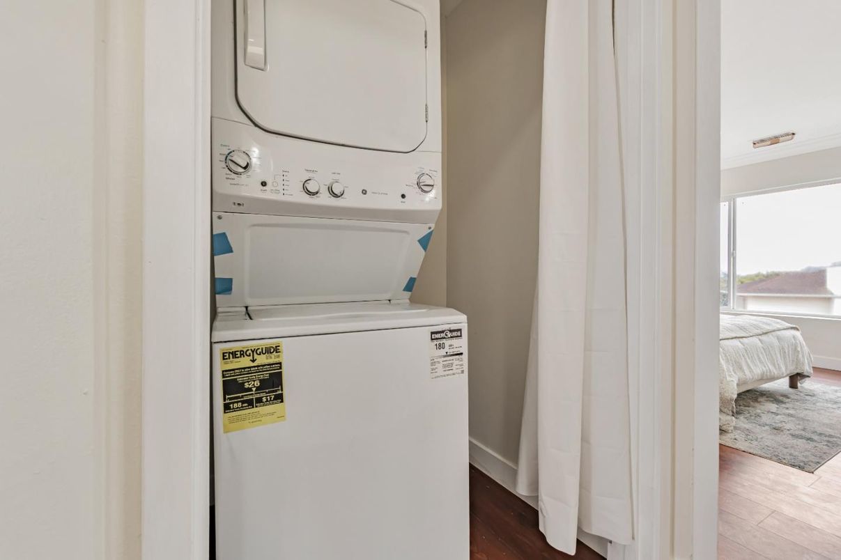 Interior, Utility Closets, Washer, Wood Texture Flooring