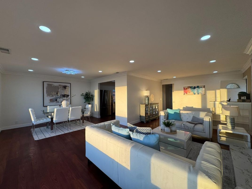 Dining room, Interior, Living room, Recessed Lighting, Wood Texture Flooring