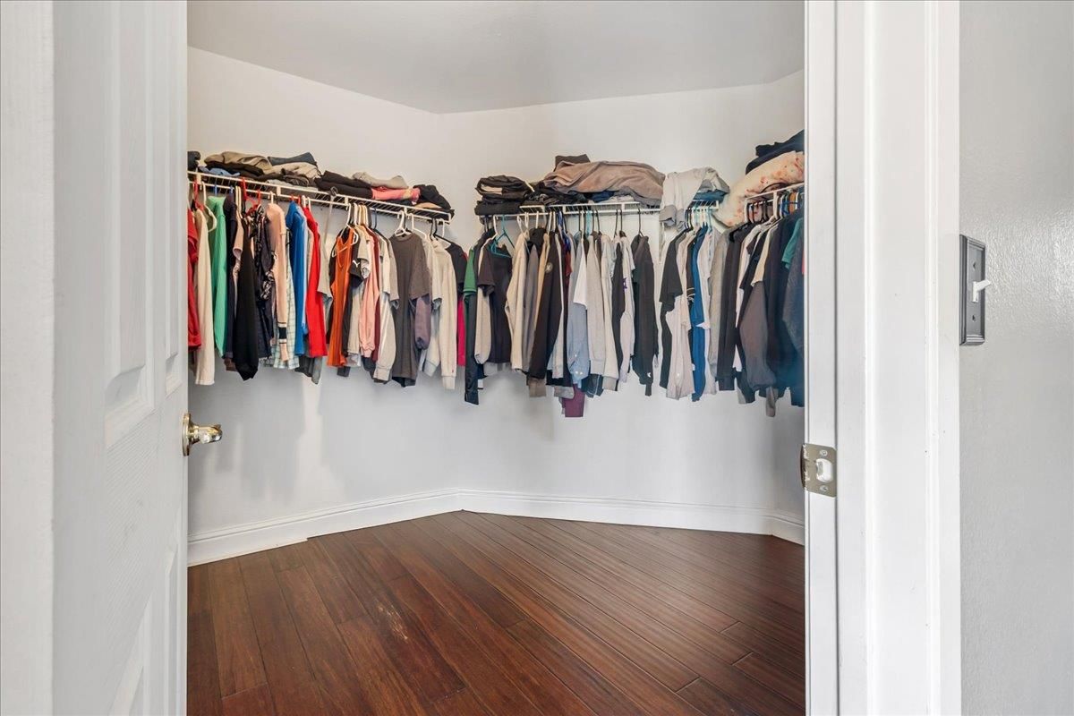 Interior, Walk-in Closets, Wood Texture Flooring
