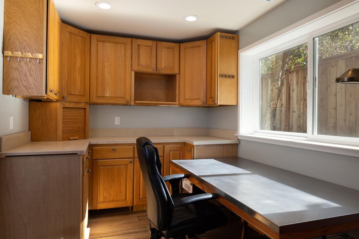 Home Office, Interior, Recessed Lighting, Wood Texture Flooring