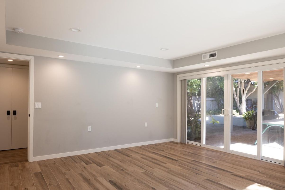 Empty room, Interior, Recessed Lighting, Wood Texture Flooring