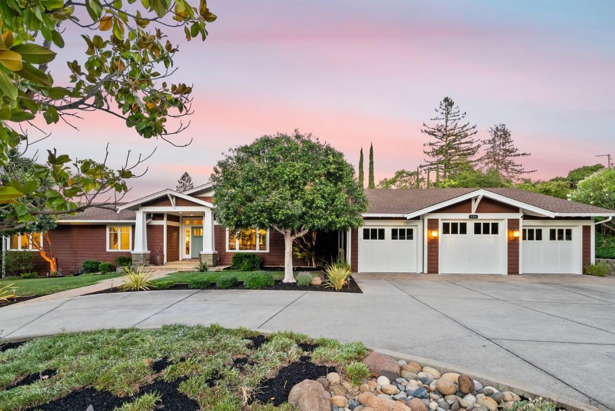 Attached, Exterior, Facade, Ranch