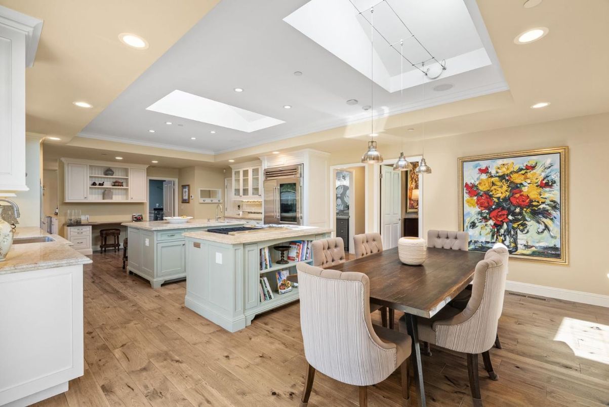 Dining room, Interior, Kitchen, Pendant Lights, Recessed Lighting, Wood Texture Flooring