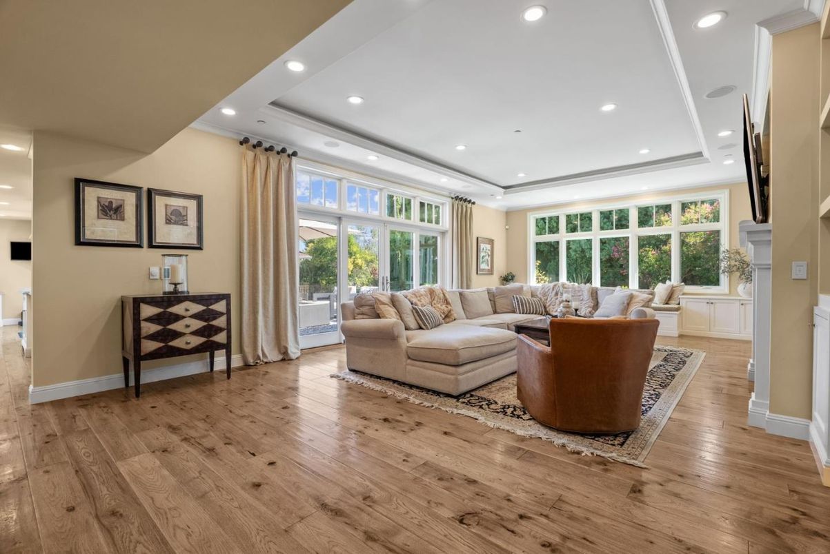 Interior, Living room, Recessed Lighting, Wood Texture Flooring