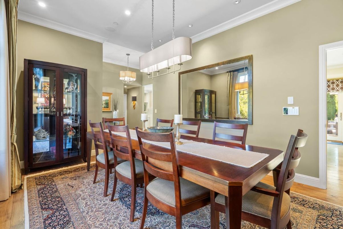 Chandelier, Dining room, Interior, Recessed Lighting, Wood Texture Flooring