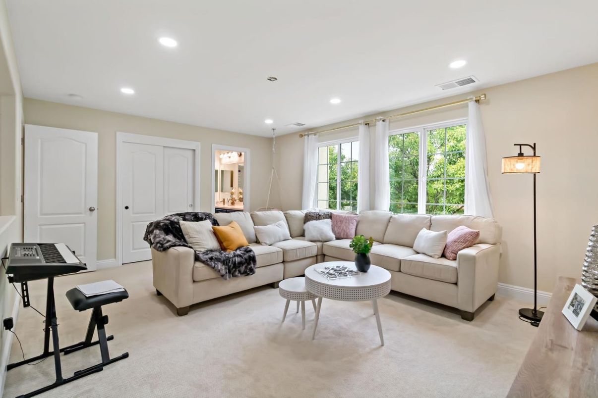Fitness Equipment, Interior, Living room, Recessed Lighting