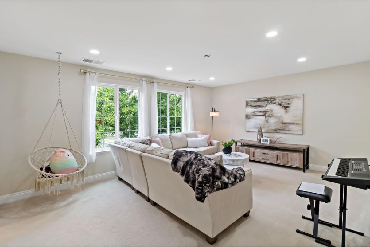 Interior, Living room, Pendant Lights, Recessed Lighting