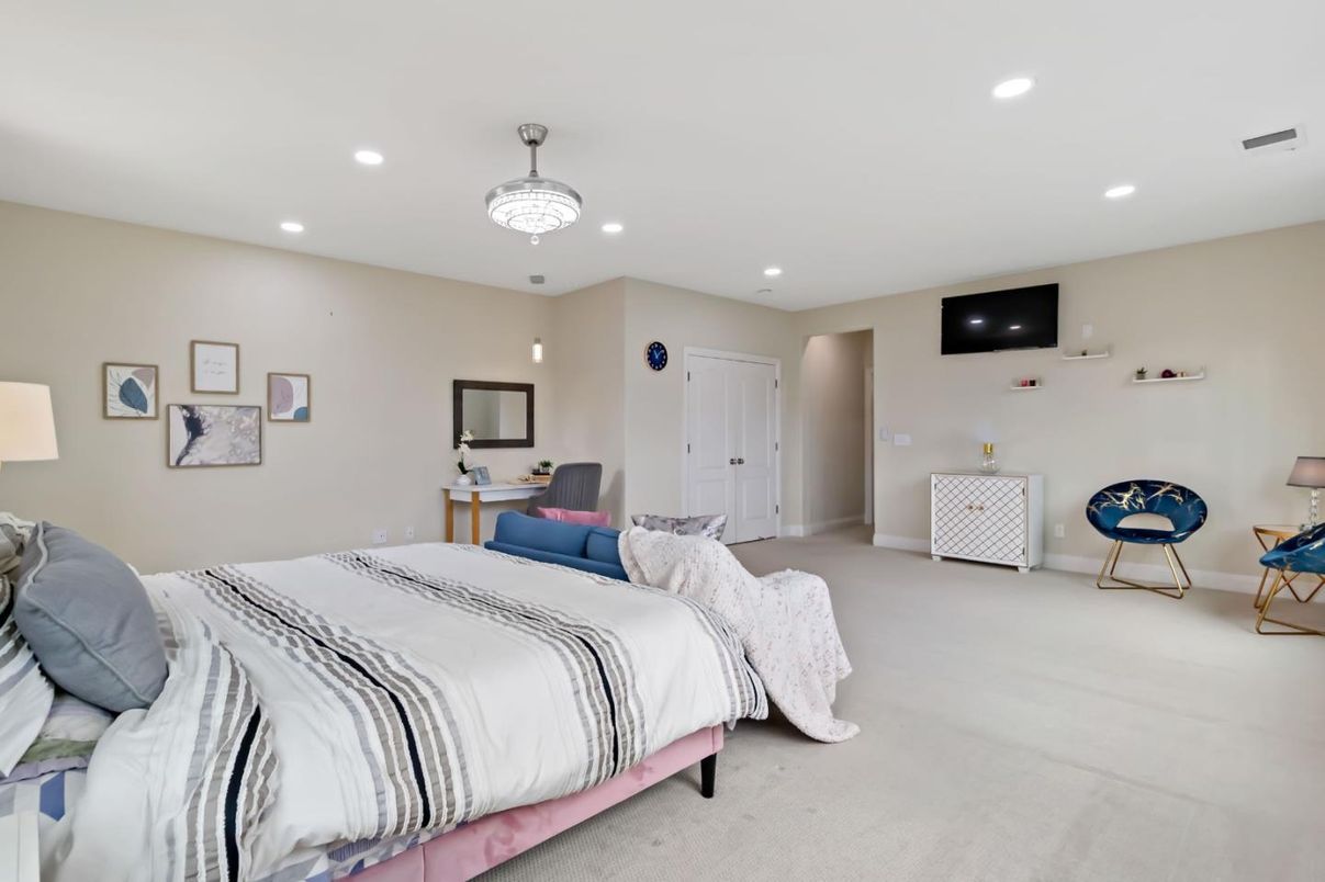 Bedroom, Interior, Recessed Lighting