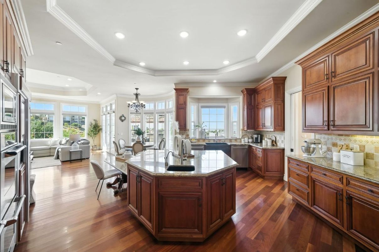 Chandelier, Dining room, Interior, Kitchen, Living room, Recessed Lighting, Stainless Steel Appliances, Wood Texture Flooring