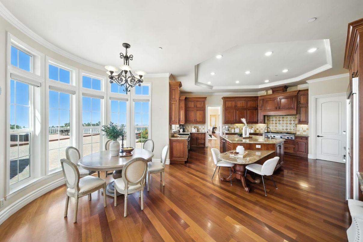 Chandelier, Dining room, Interior, Kitchen, Recessed Lighting, Wood Texture Flooring