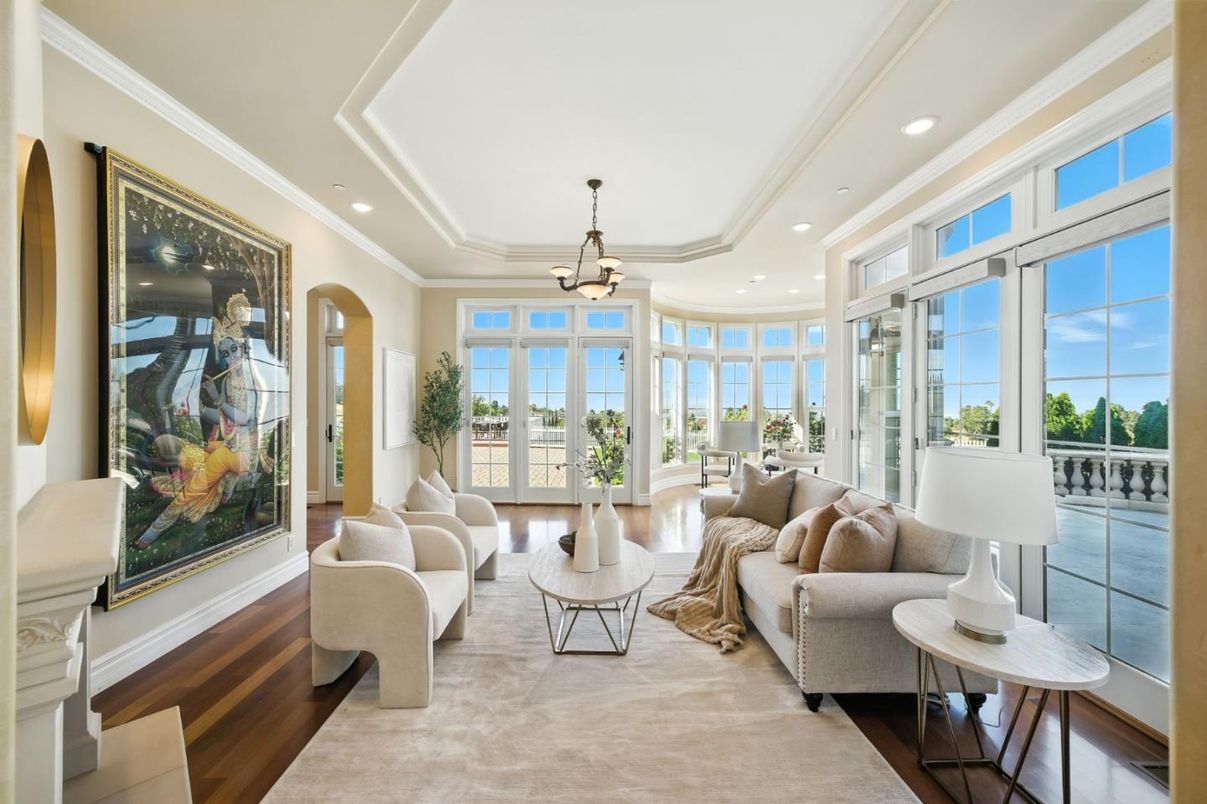 Interior, Living room, Pendant Lights, Recessed Lighting, Wood Texture Flooring