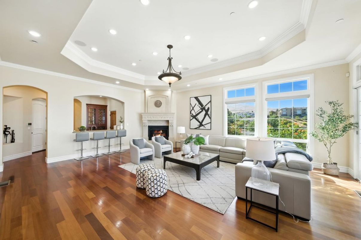 Fireplace, Interior, Living room, Pendant Lights, Recessed Lighting, Wood Texture Flooring