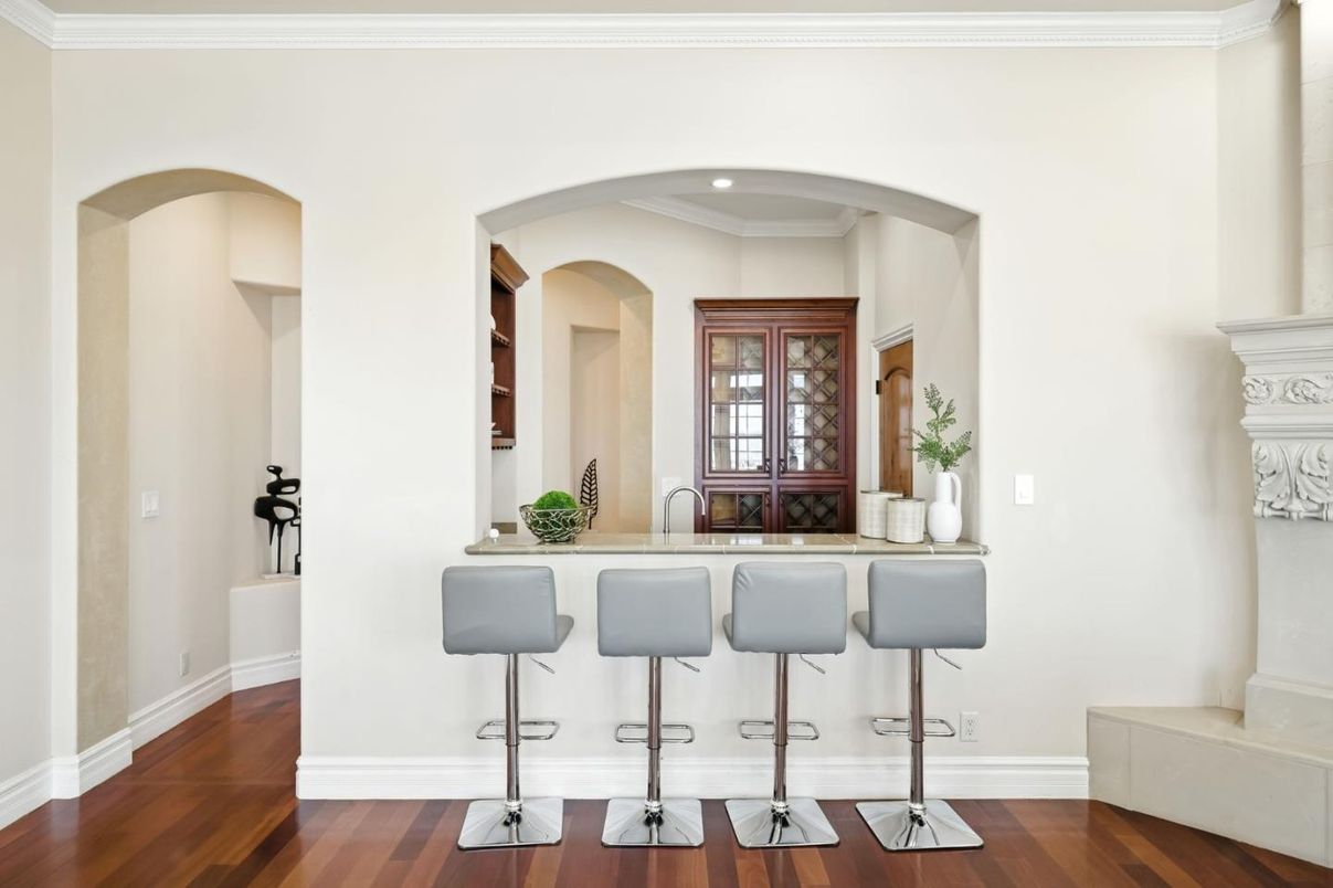 Interior, Recessed Lighting, Wood Texture Flooring