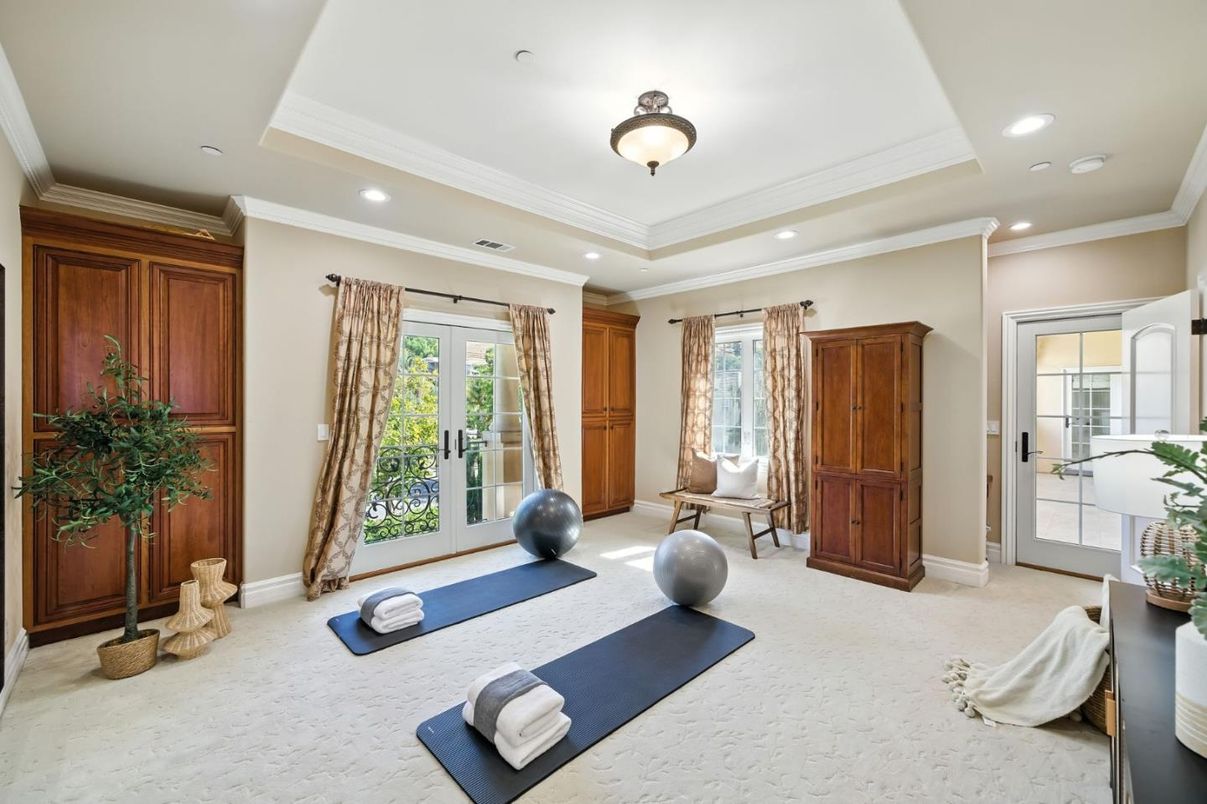 Fitness Equipment, Interior, Recessed Lighting