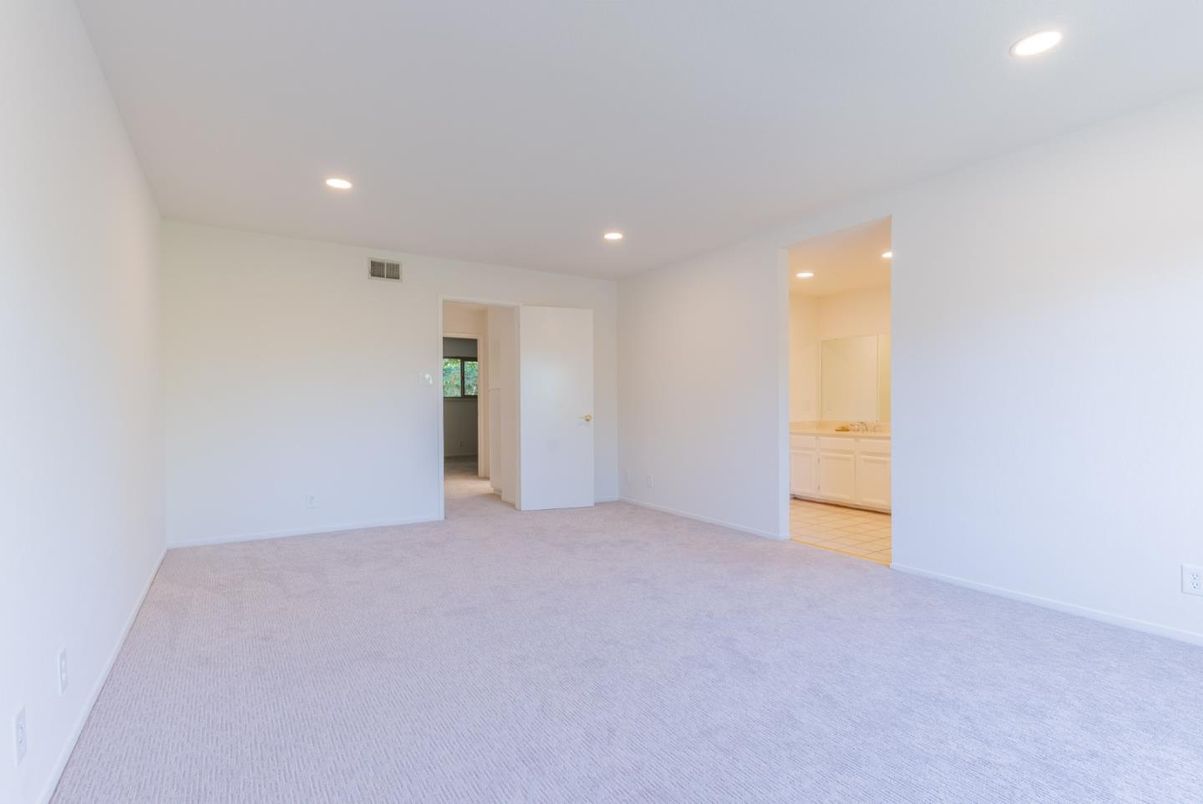 Bathroom, Empty room, Interior, Recessed Lighting
