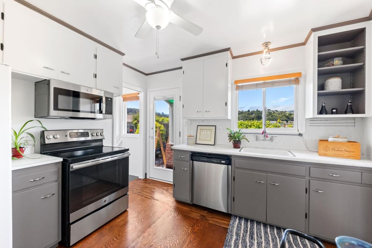 Interior, Kitchen, Stainless Steel Appliances, Wood Texture Flooring