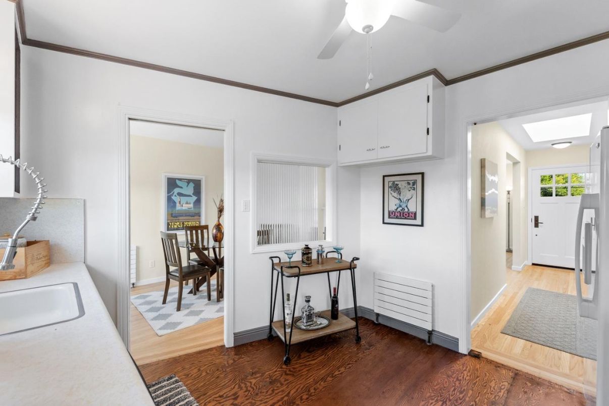 Interior, Kitchen, Washer, Wood Texture Flooring