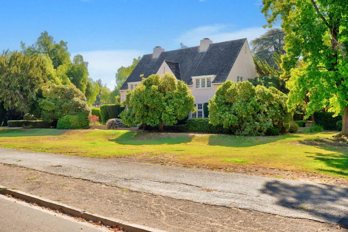 Backyard, Exterior, Facade, French Provincial