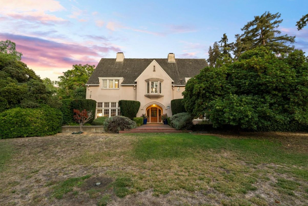 Backyard, Exterior, Facade, French Provincial