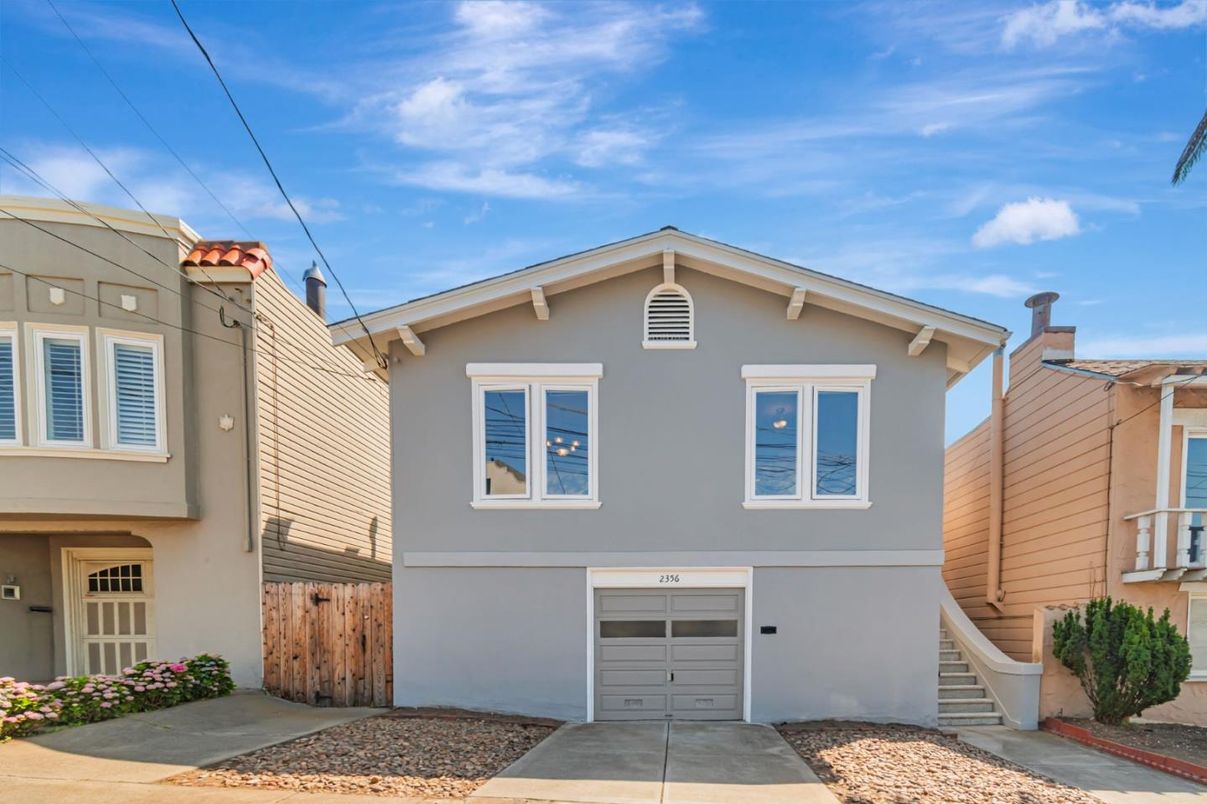 Attached, Exterior, Facade, Rowhouse