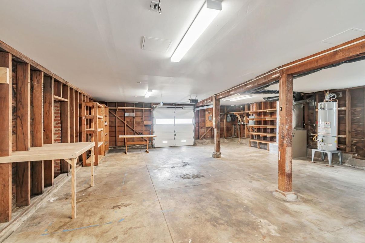 Garage, Interior