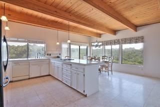 Chandelier, Dining room, Interior, Kitchen, Pendant Lights, Wooden Beams, Wooden Ceilings