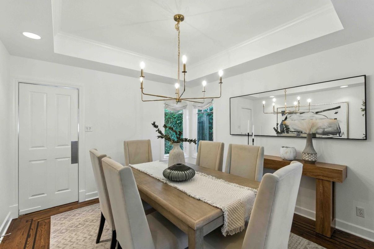 Chandelier, Dining room, Interior, Pendant Lights, Recessed Lighting, Wood Texture Flooring