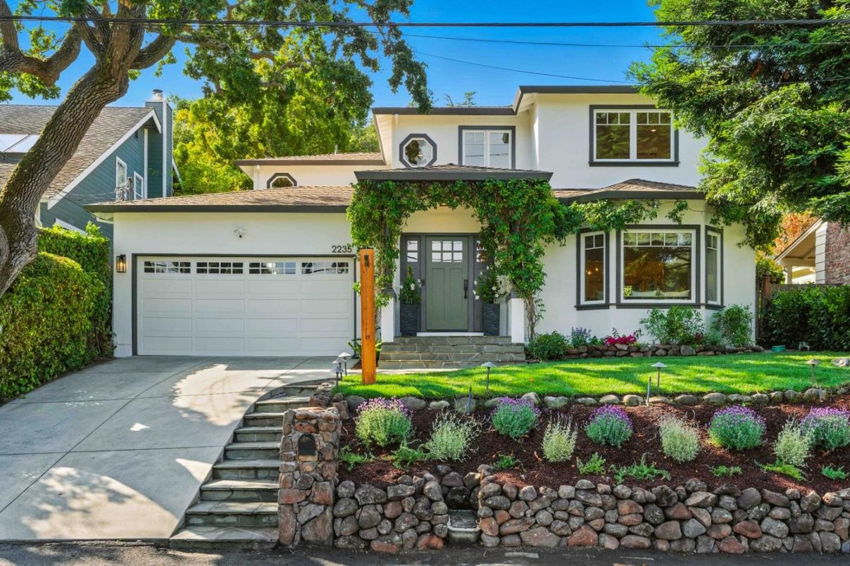 Attached, Exterior, Facade, Ranch