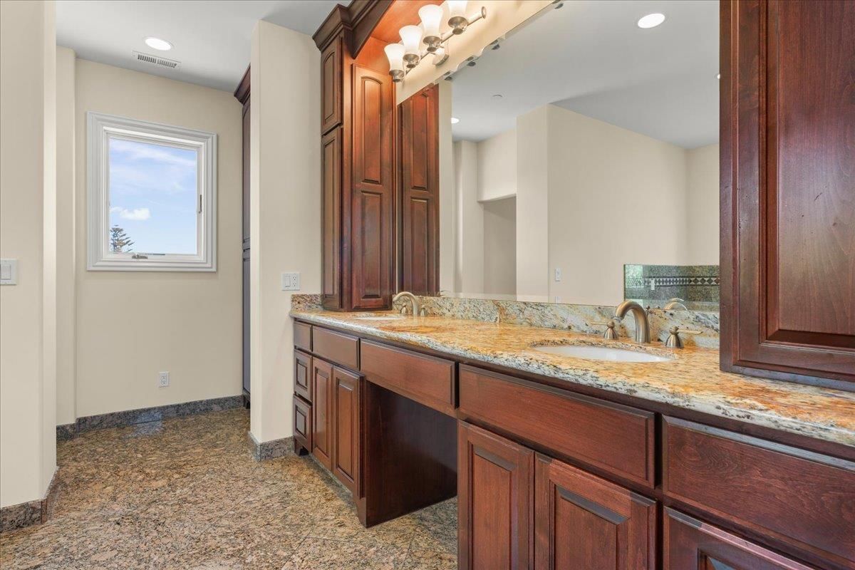 Bathroom, Dual Sink Vanities, Interior, Recessed Lighting