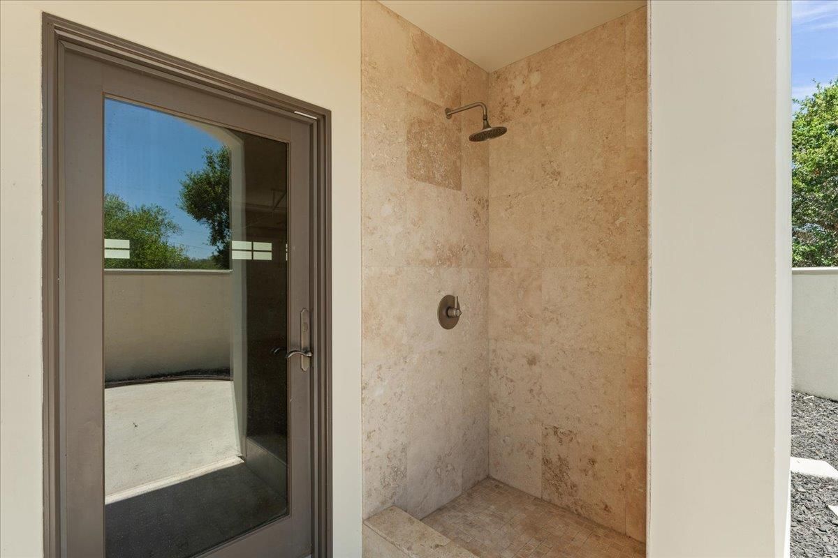 Bathroom, Exterior